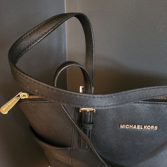 COPY - Micheal Kors Shoulder Bag - Picture 4 of 11